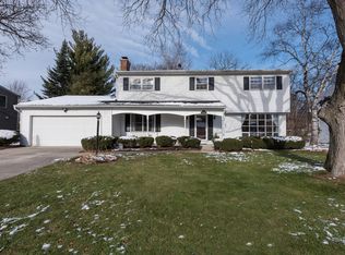 25W668 Flint Creek Dr, Wheaton, IL 60189