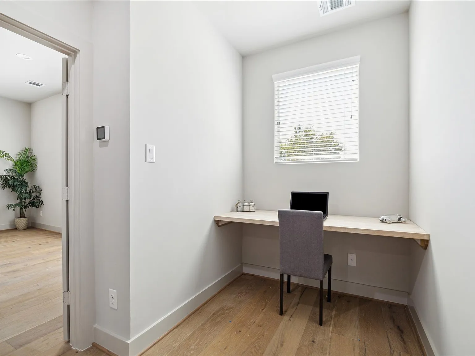 3 bed, 2.5 bath, 1765 sqft, $2,200 — Photo 2