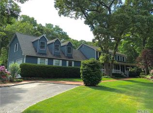 4 Farah Ct, Miller Place, NY 11764