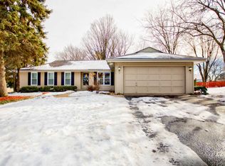 1817 Friars Ln, Mundelein, IL 60060