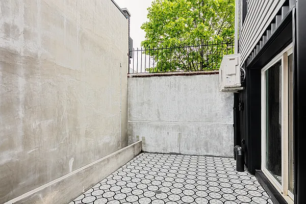Rented by Compass | media 14