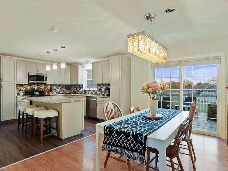 13715 Dixie Dr — Photo 4