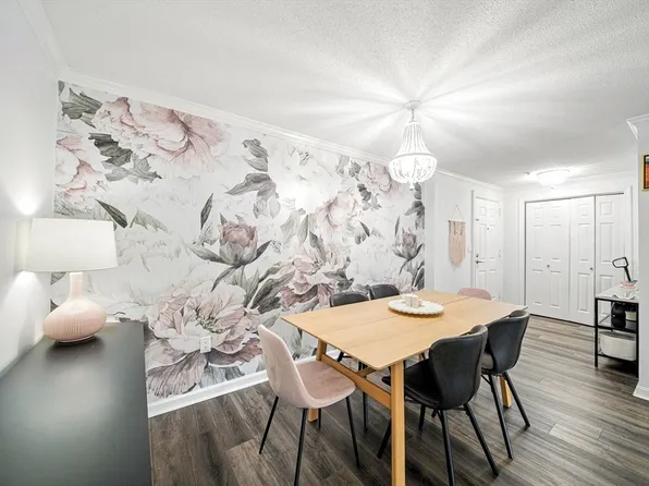 12 Ledgewood Way APT 26, Peabody, MA 01960