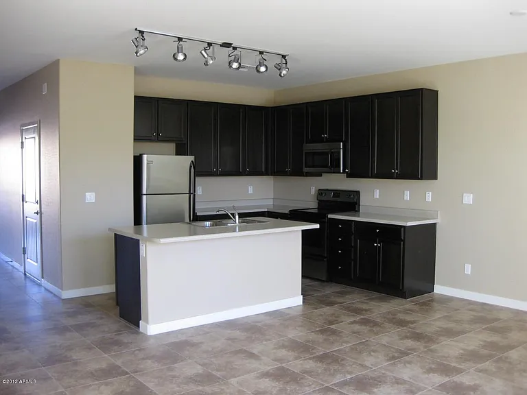 1119 E Cedar St — Photo 2