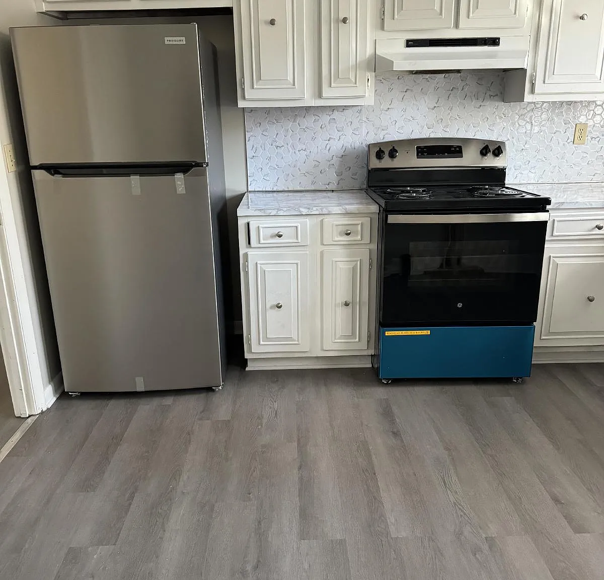 2 bed, 1.0 bath, $975 — Photo 2