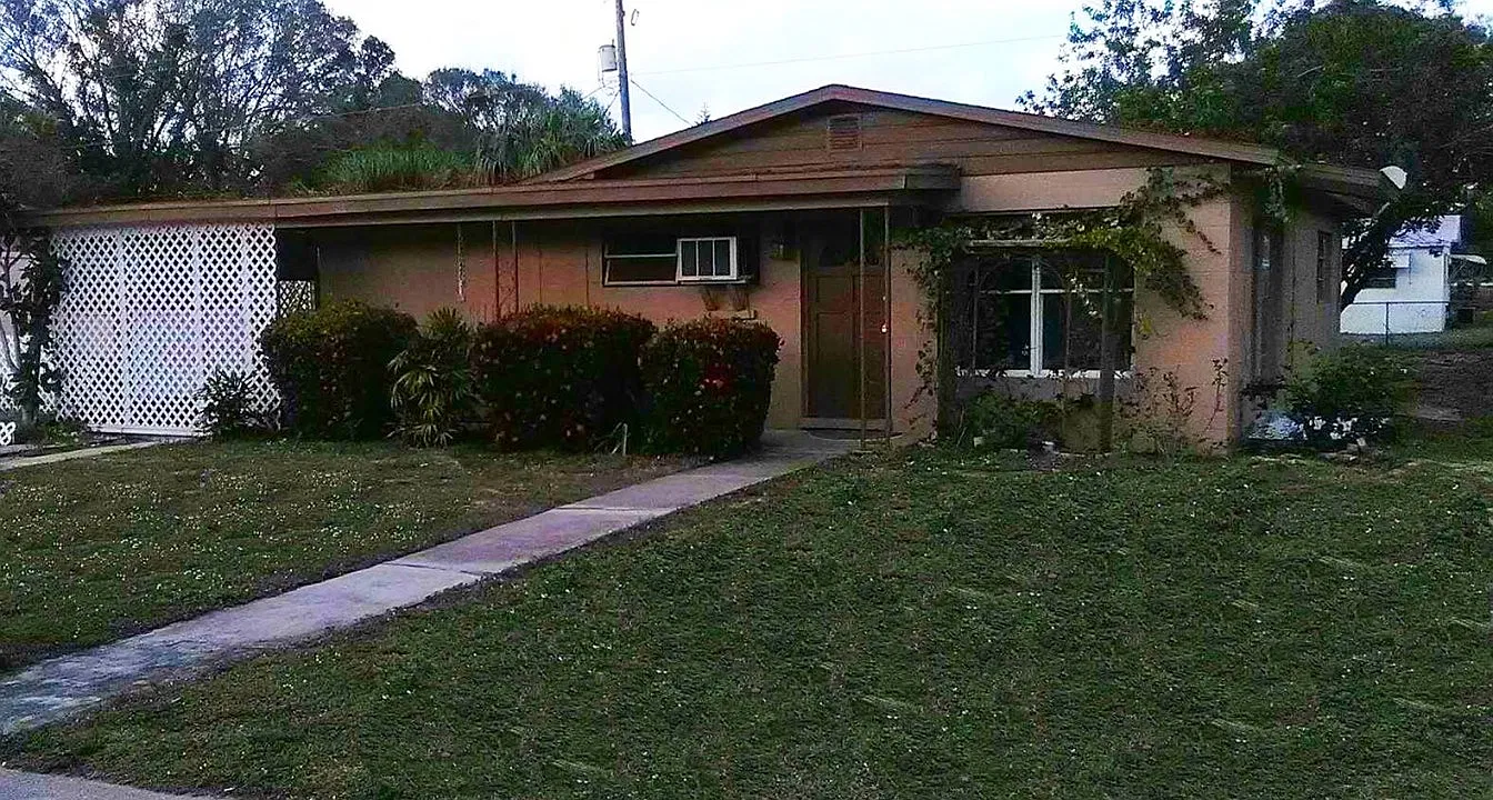 3 bed, 864 sqft, $880 — Photo 1