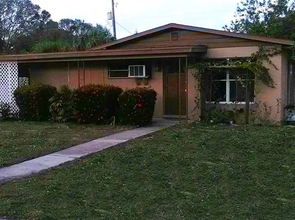 618 5th St SW, Vero Beach, FL 32962