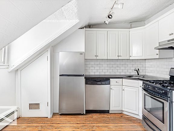 5th image of 313 W 20th St #Penthouse