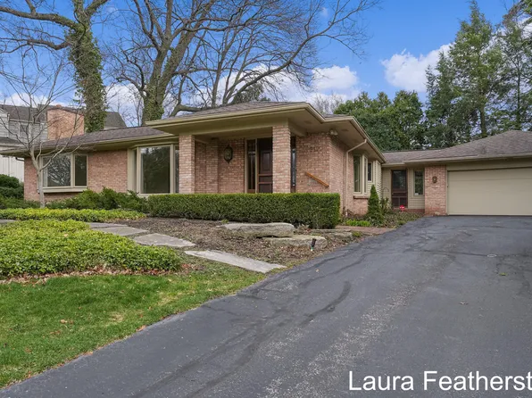 2122 San Lu Rae Dr SE, East Grand Rapids, MI 49506