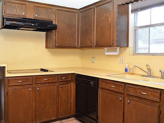 5th image of 3814 Highpines Dr