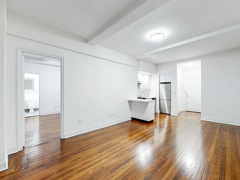 140 E 46th St #2B — Photo 2