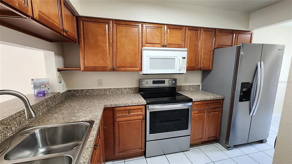 2 bed, 2.0 bath, 991 sqft, $1,550 — Photo 2