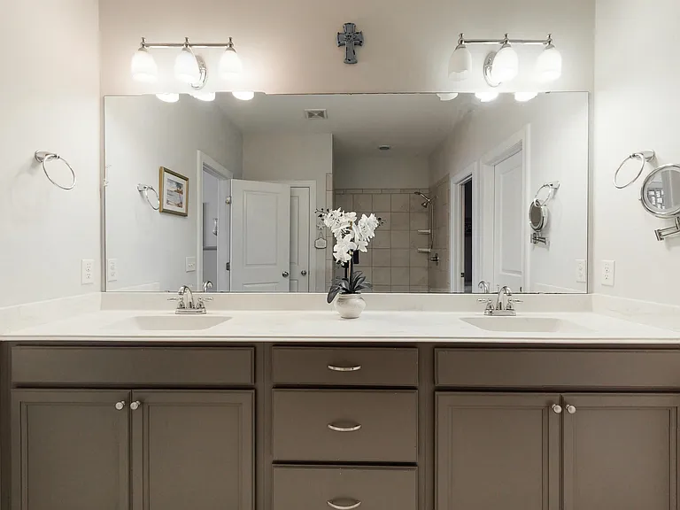 562 W Craftsman Way — Photo 24