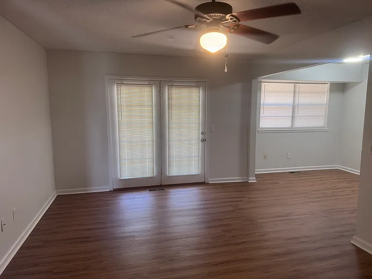425 Meadow Lake Dr — Photo 3