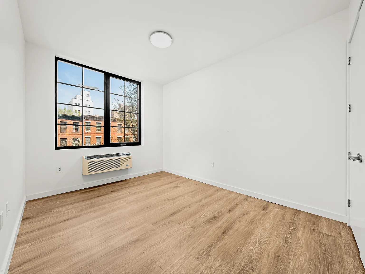 40 Bruckner Boulevard — Photo 4
