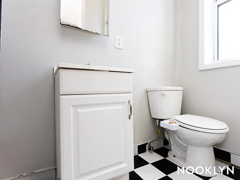 238 Irving Ave #3R — Photo 10