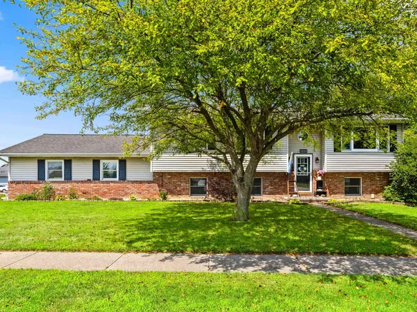 1910 Century Dr, Eureka, IL 61530