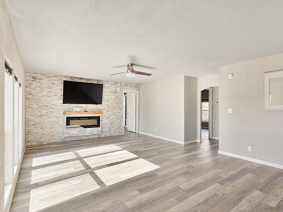 2nd image of 101 W Cedar Dr