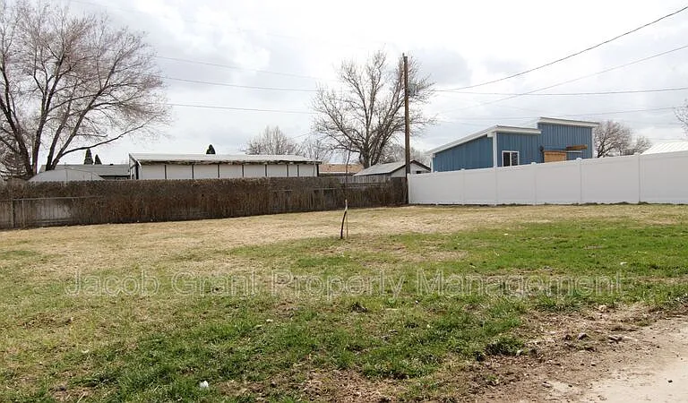 315 James Ave — Photo 16