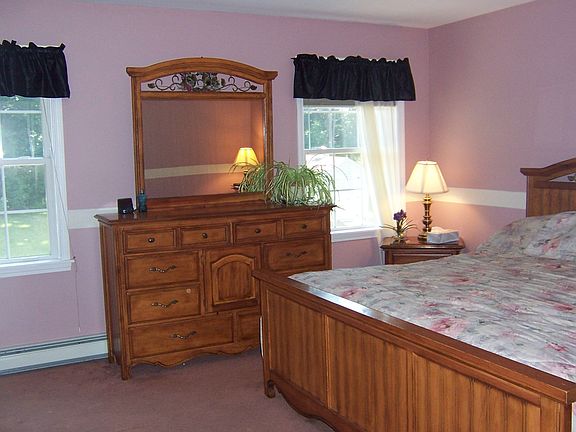 Large Master Bedroom - Upper Level