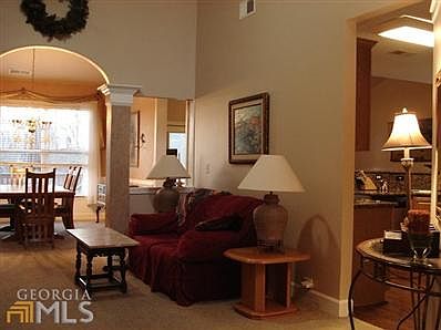 4th image of 221 Woodview Ln