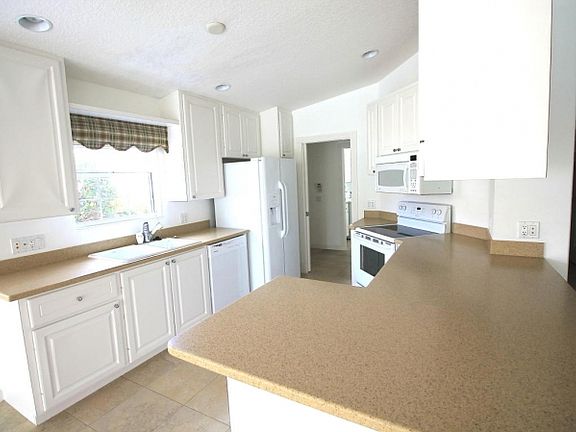 5th image of 11384 SW Pembroke Dr