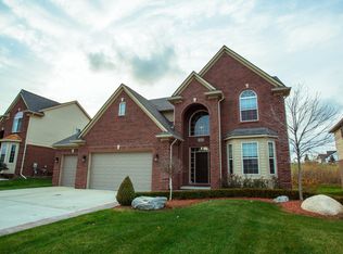 4802 Catalina Dr, Lake Orion, MI