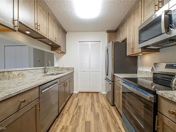 4th image of 8621 Scenicview Dr