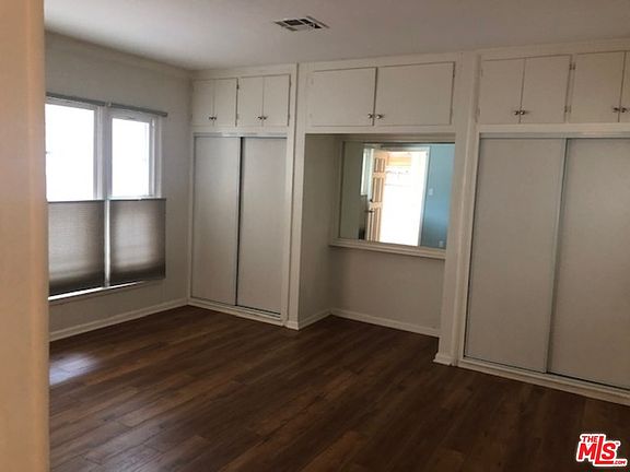 3rd image of 6216 Cahuenga Blvd