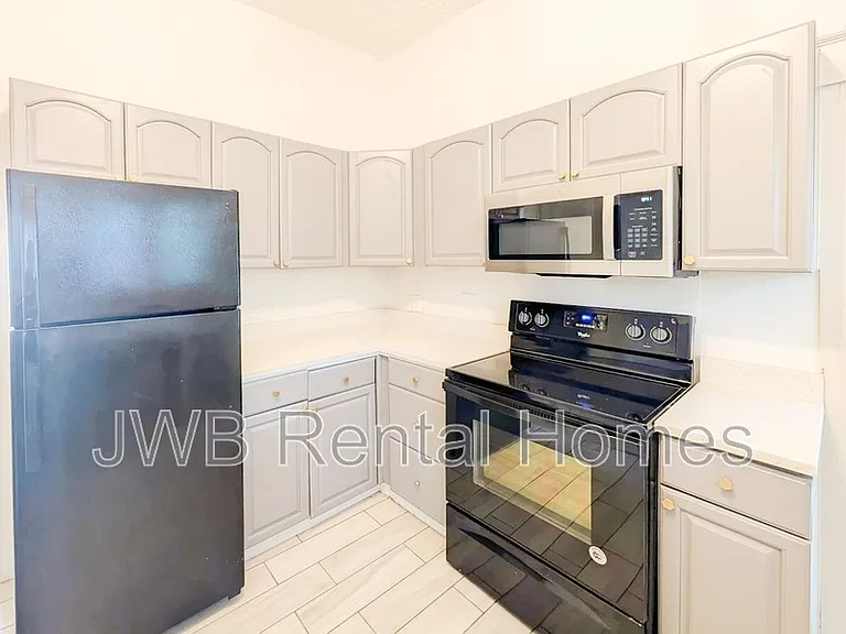 2040 N Laura St — Photo 2