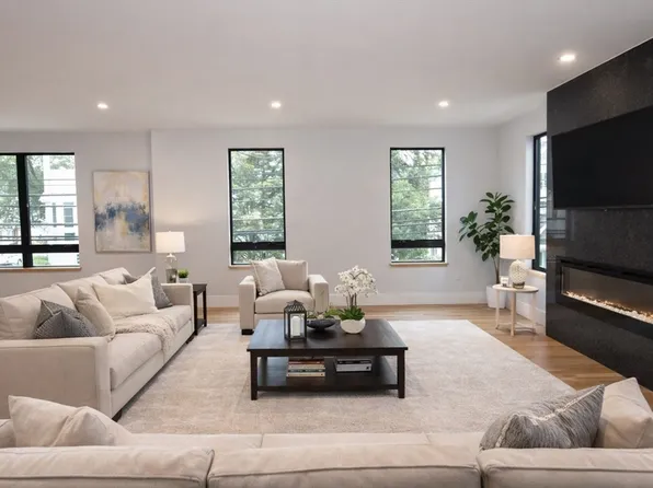 316 School St #1, Belmont, MA 02478