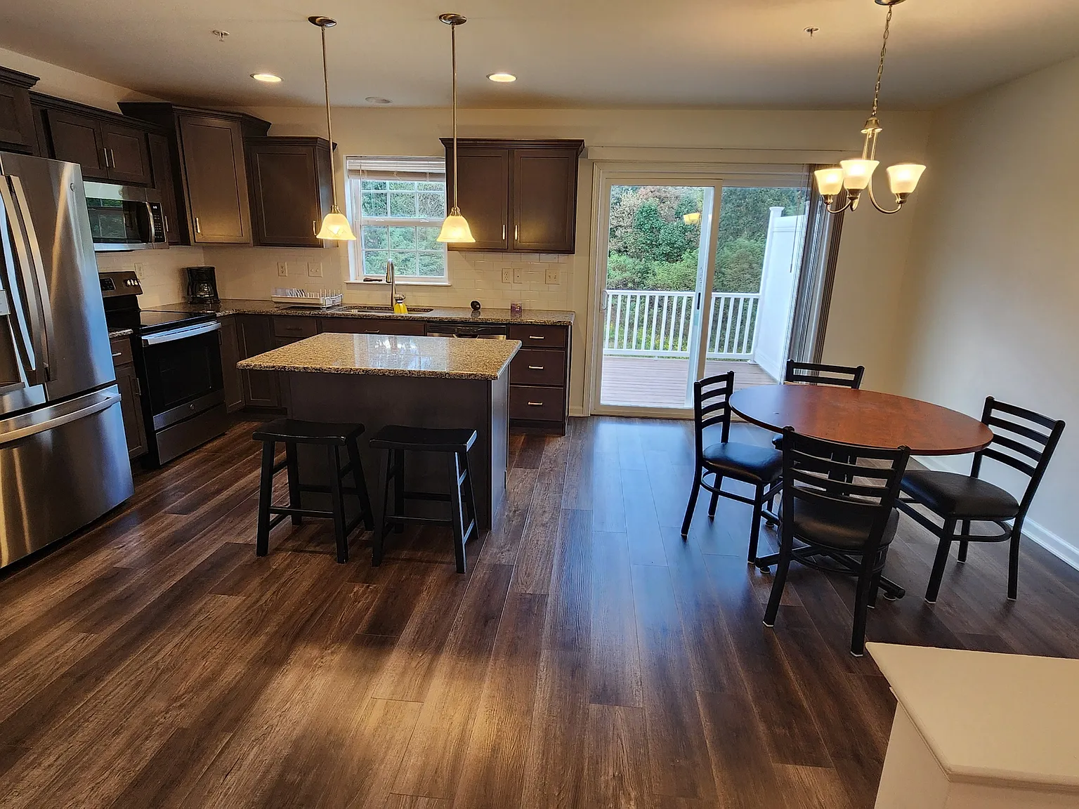 3 bed, 2.5 bath, 1520 sqft, $2,200 — Photo 2