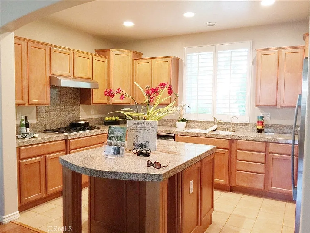 4 bed, 2345 sqft, $5,450 — Photo 4