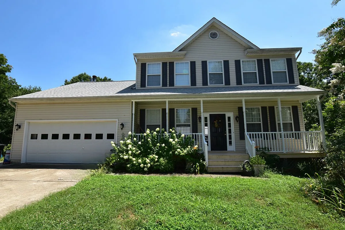 4 bed, 2.5 bath, 2080 sqft, $3,500 — Photo 1