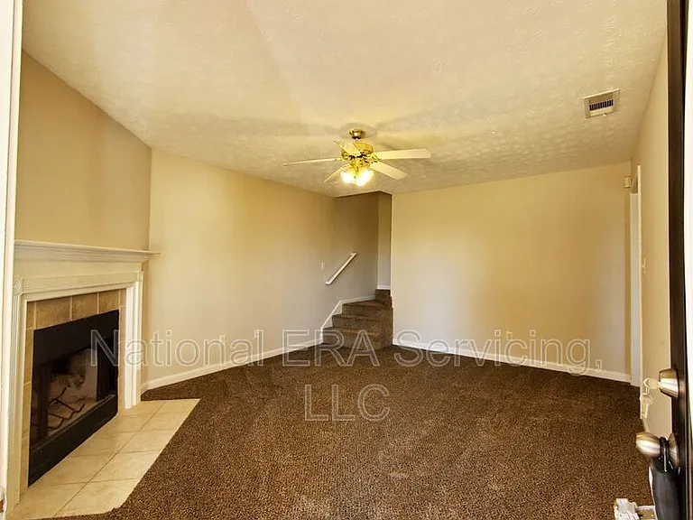 97 Livingston Ln — Photo 3