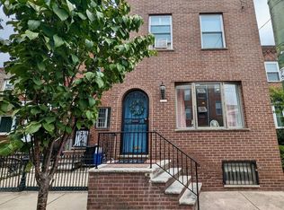 811 Tasker St, Philadelphia, PA 19148