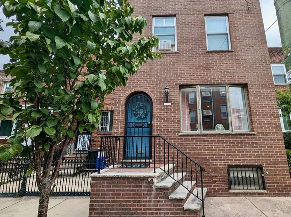 811 Tasker St, Philadelphia, PA 19148