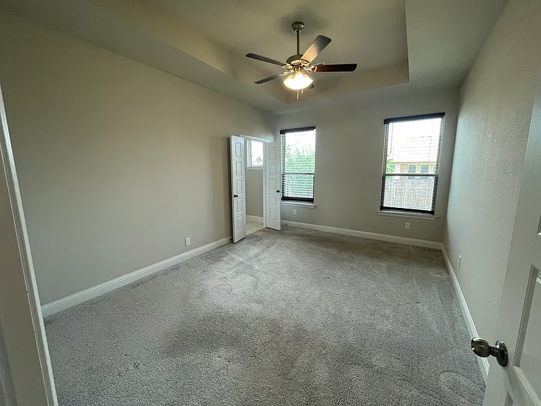 350 Carlisle Dr — Photo 11