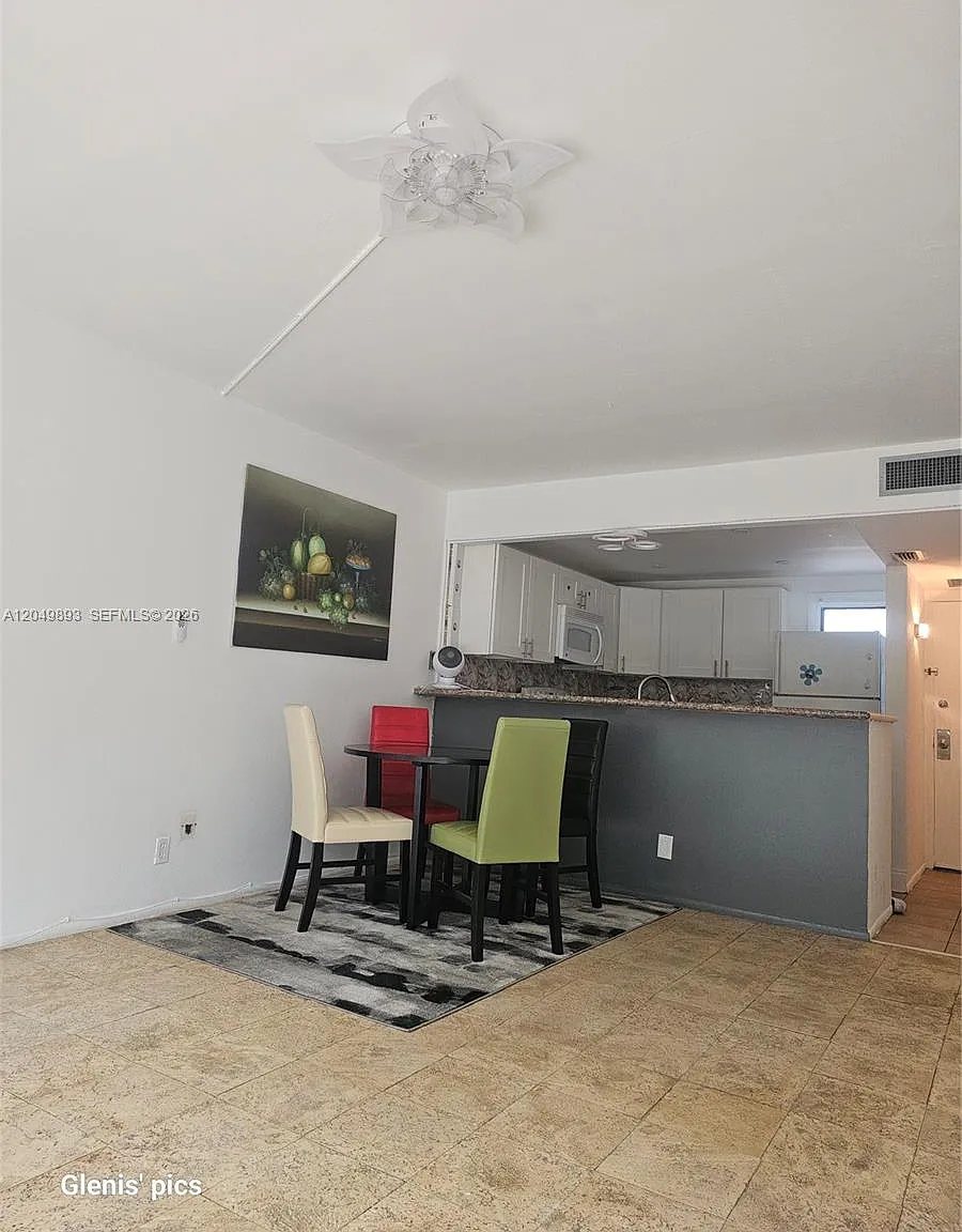 Biscaya Iv Condo — Photo 2
