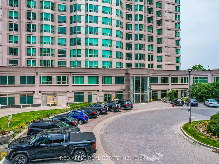 11 Lee Centre Dr #707 — Photo 1