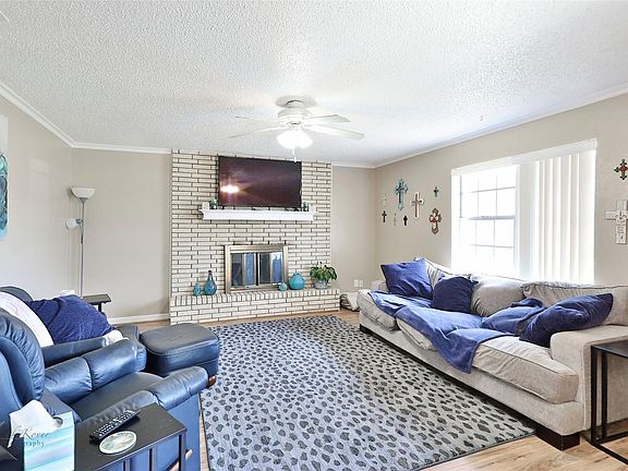 2nd image of 860 Vista Ln