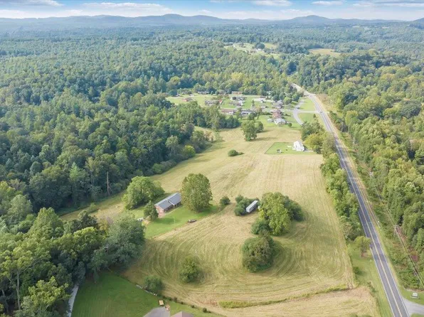 2005 Scuffling Hill Rd, Rocky Mount, VA 24151