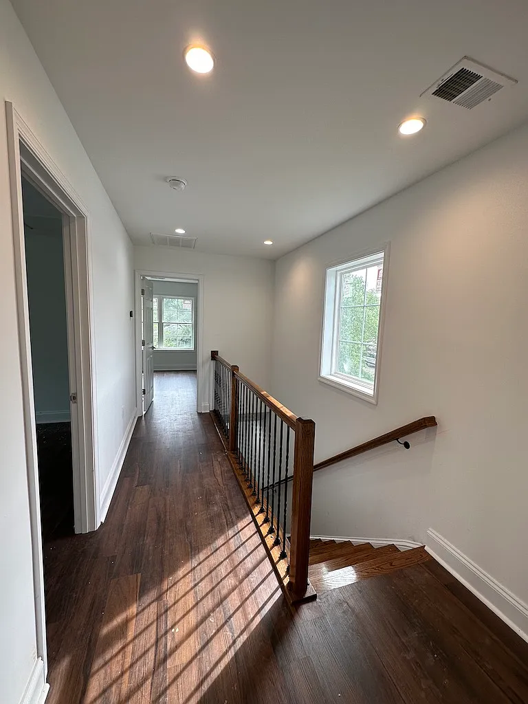 3 bed, 2000 sqft, $2,300 — Photo 2