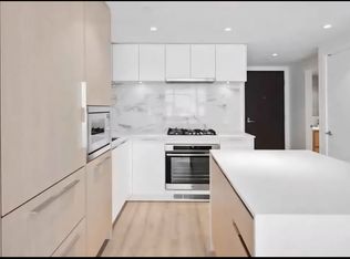 1500 Fern St #313, North Vancouver, BC V7J 0E6