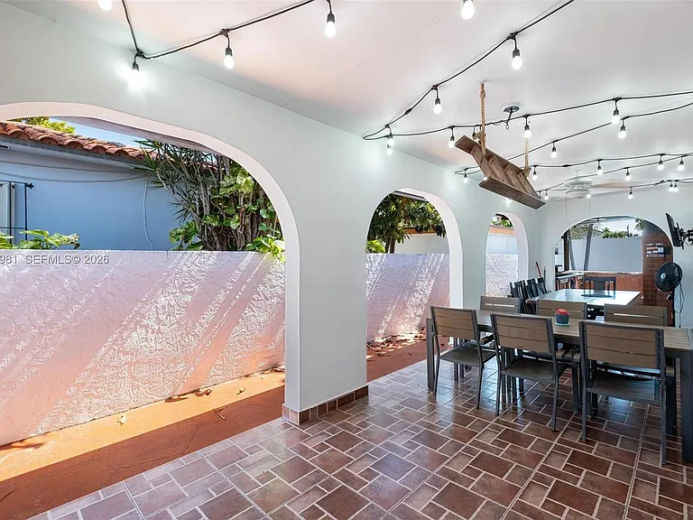 2430 SW 22nd Ter — Photo 34