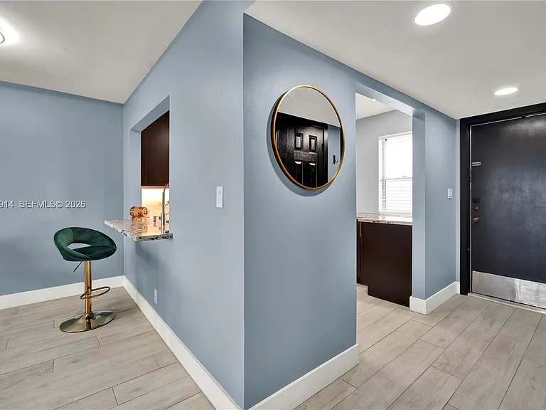 950 Hillcrest Dr #414 — Photo 7