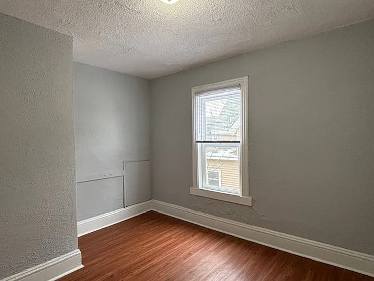580 Thomas Ave W — Photo 12