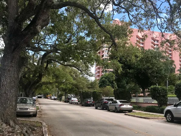 51 Edgewater Dr APT 4, Coral Gables, FL 33133