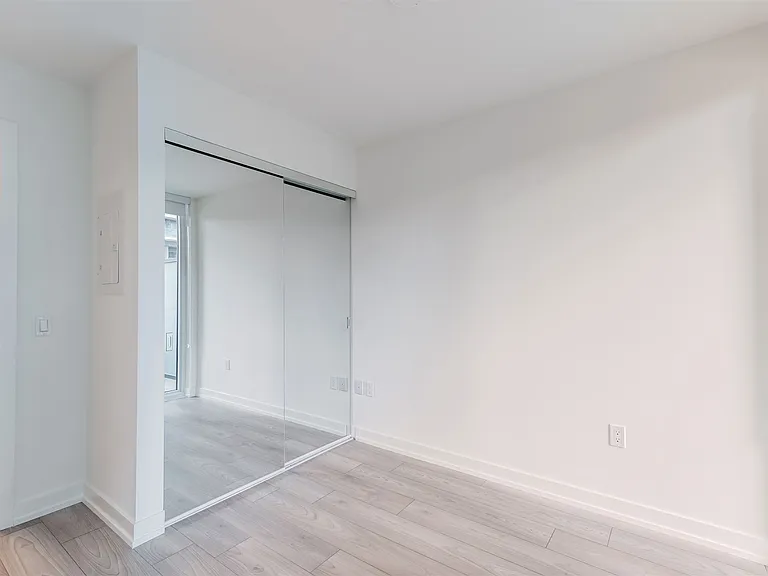 223 Redpath Ave — Photo 157