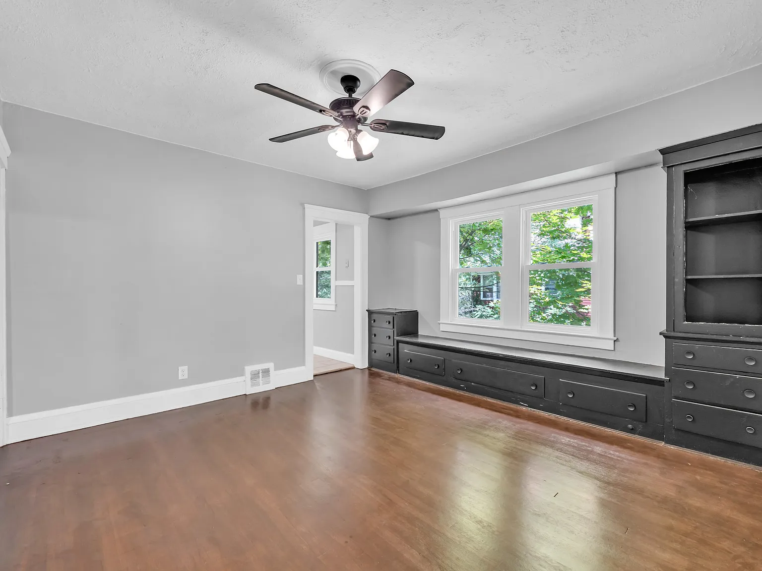 1866 Reyburn Rd — Photo 2